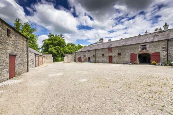 2 Bed Courtyard Apartment At Rockfield House Kells In Meath - Short Term Let Exterior foto